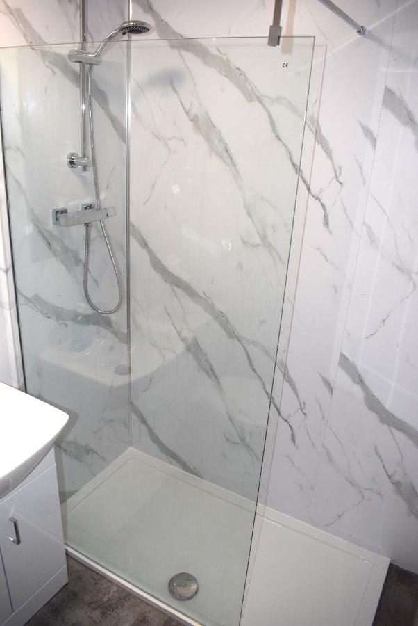 Kelpies Serviced Apartments- Robertson フォルカーク エクステリア 写真